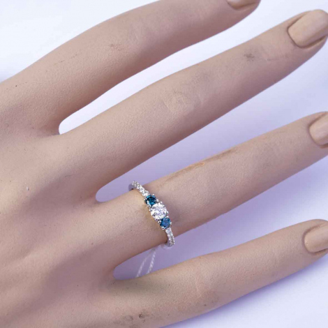 Bague Diamants et Diamants bleus