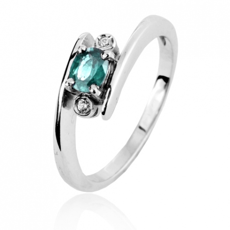 Bague Emeraude 0.40 ct sertie de deux diamants 0.04 ct