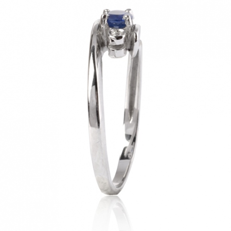 Bague saphir bleu 0.50 ct sertie de diamants 0.04 ct
