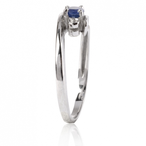 Bague saphir bleu 0.50 ct sertie de diamants 0.04 ct