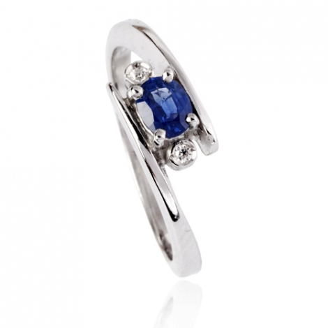 Bague saphir bleu 0.50 ct sertie de diamants 0.04 ct