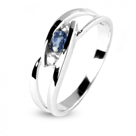 Bague saphir sertie de deux diamants