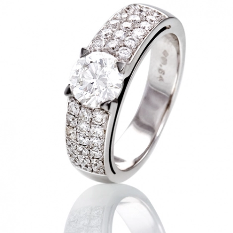Bague solitaire diamant accompagn