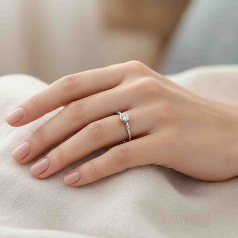 Bague solitaire en or blanc et diamant