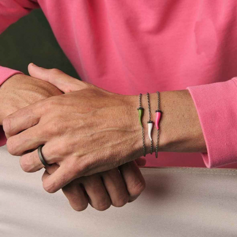 Bracelet corne fuchsia Mano J en titane et diamants noirs