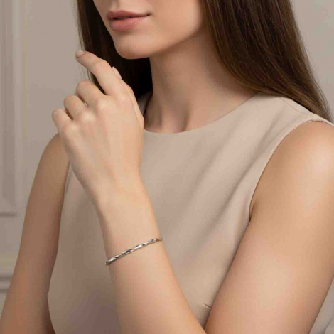 Bracelet jonc ouvrant torsad� or blanc