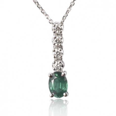 Collier meraude ovale 0.85 ct serti de 0.20 ct de diamants