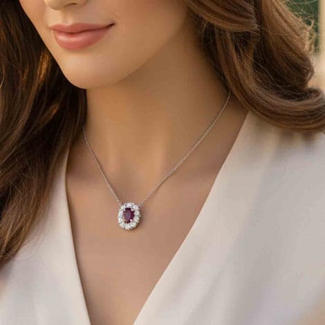 Collier Rubis ovale entour de diamants