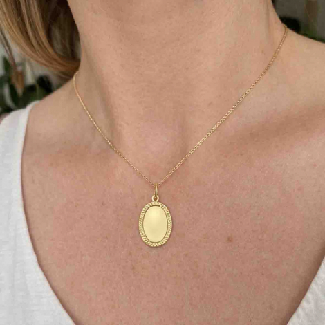 Pendentif Ovale entourage � motifs