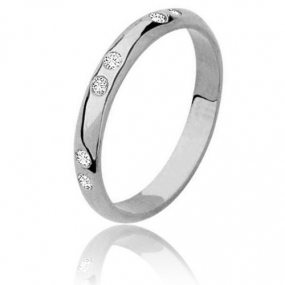 Alliance demi jonc en or blanc sertie de