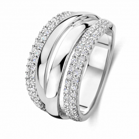 Bague en argent sertie de zirconium similaire