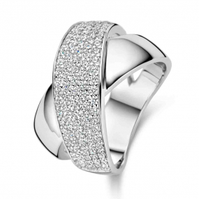 Bague en argent sertie de zirconium similaire