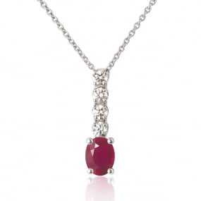 Collier rubis ovale serti de diamants