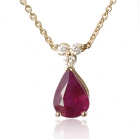 Collier rubis poire serti de 3 diamants