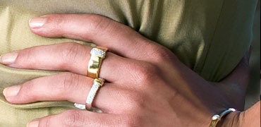 Bague large Dentelle, or blanc et diamants - Joaillerie - Catégories