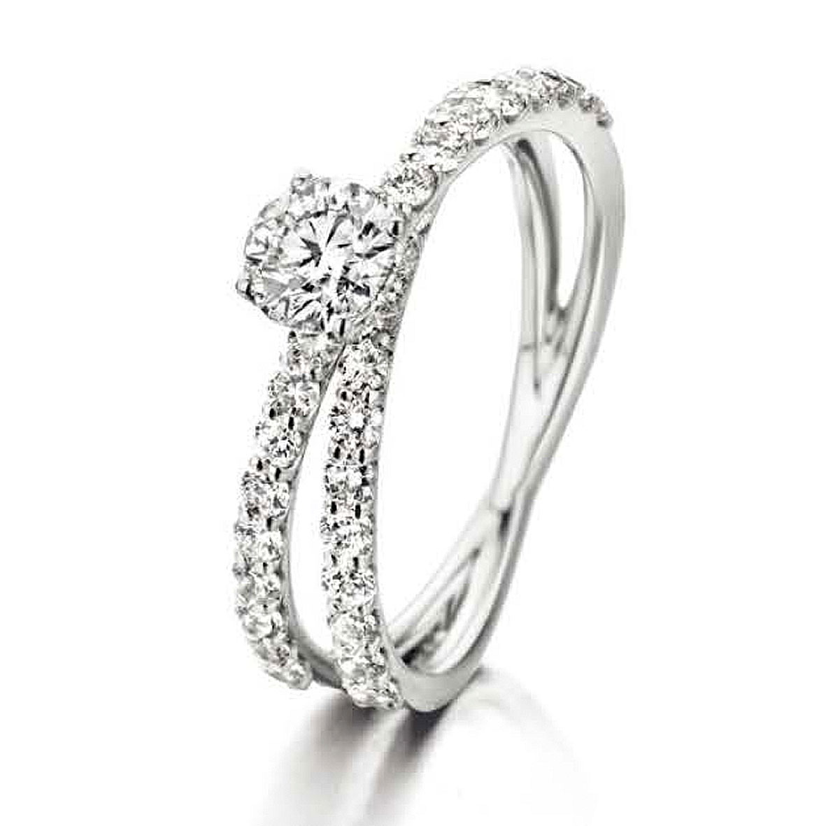  Bague  de  fian ailles Romantique accompagn e de  diamants 