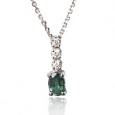 Collier meraude ovale 0.50 ct serti de diamants 0.09 ct - Autre version