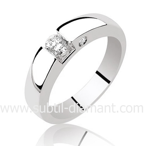 Bague de fian�ailles solitaire or blanc